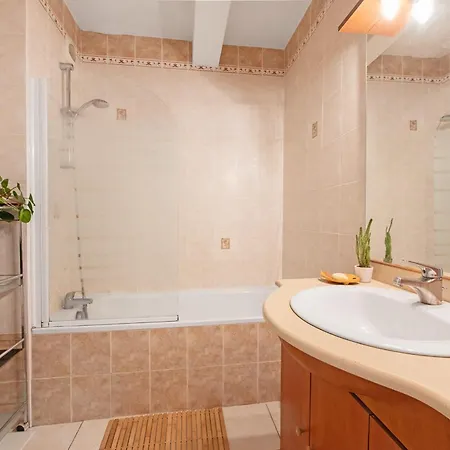 Family Cocoon In * 卡尔卡松